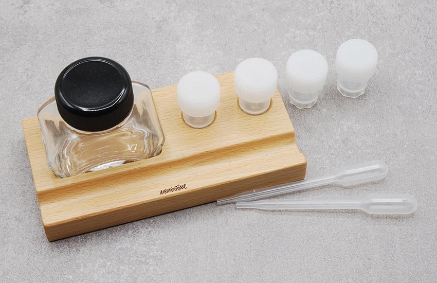 Dinky dip - encrier pour bouteille d'encre