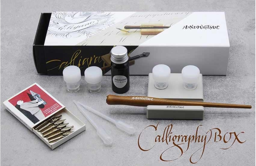 Calligraphy box avec plumes à pointe carrée et accessoires